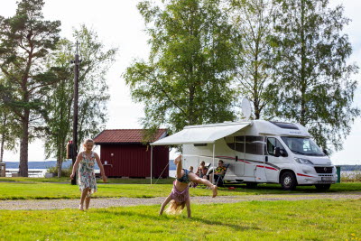 Barn vid Sandaholms camping