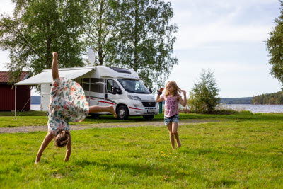 Barn vid Sandaholms camping